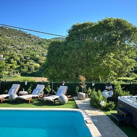Villa Ivona With Swimming Pool And Jacuzzi Oslje Екстер'єр фото