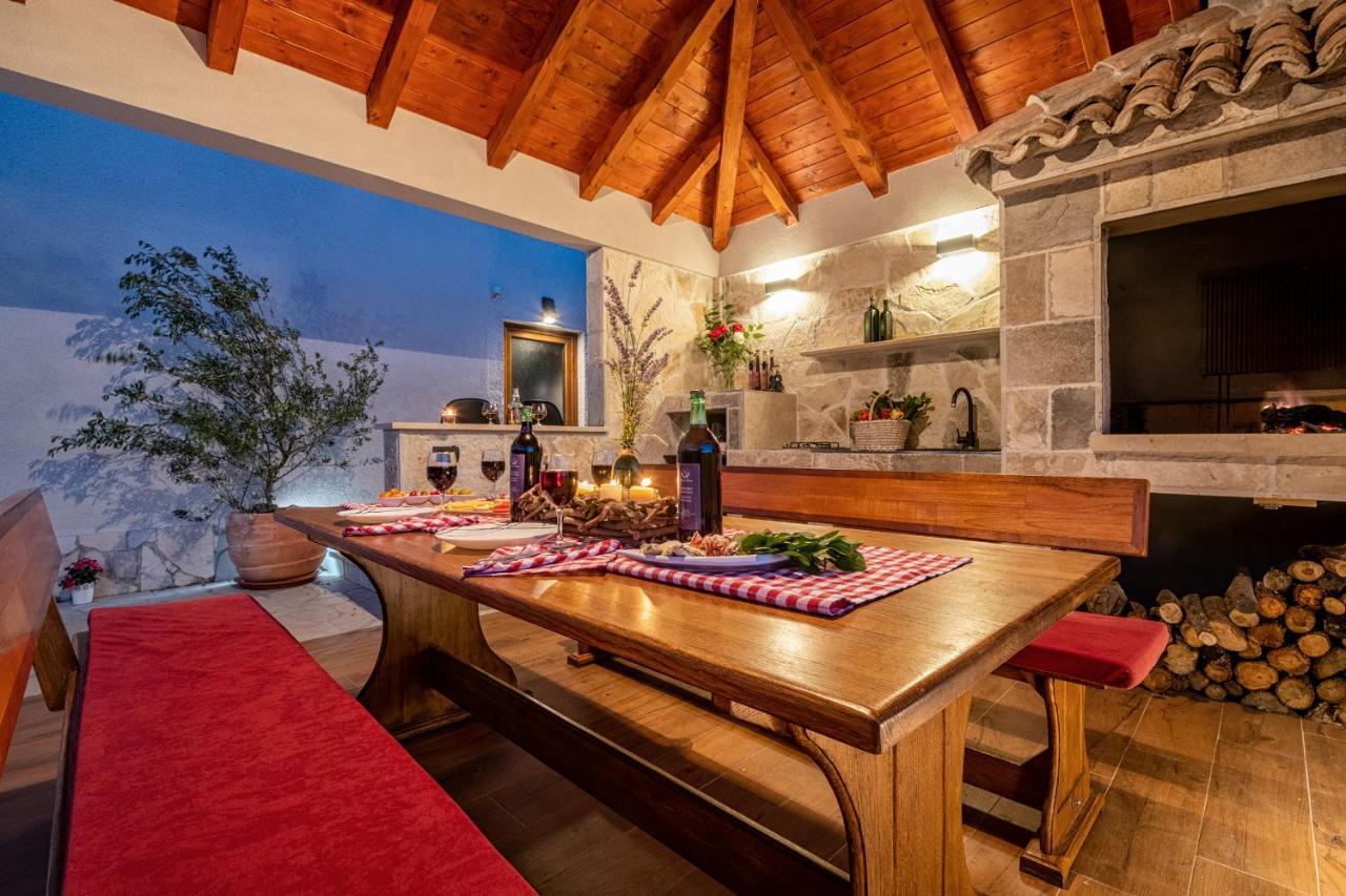 Villa Ivona With Swimming Pool And Jacuzzi Oslje Екстер'єр фото