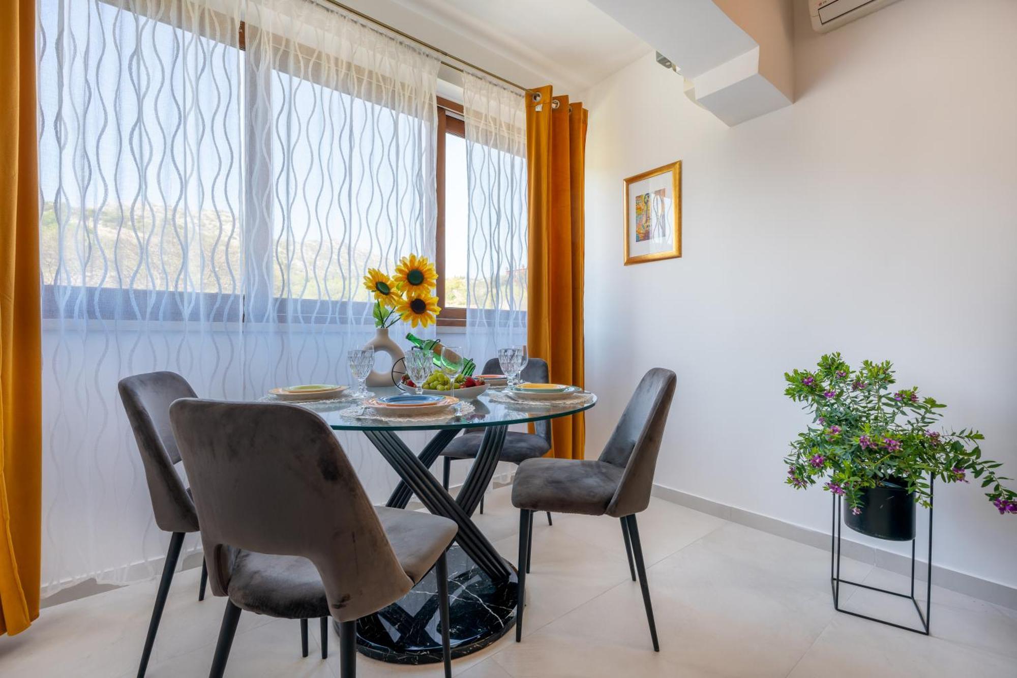 Villa Ivona With Swimming Pool And Jacuzzi Oslje Екстер'єр фото