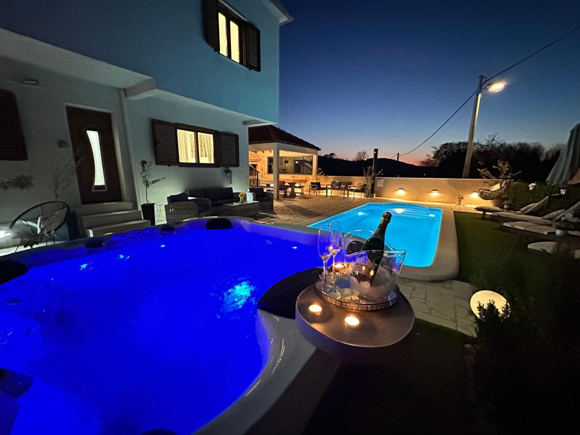 Villa Ivona With Swimming Pool And Jacuzzi Oslje Екстер'єр фото
