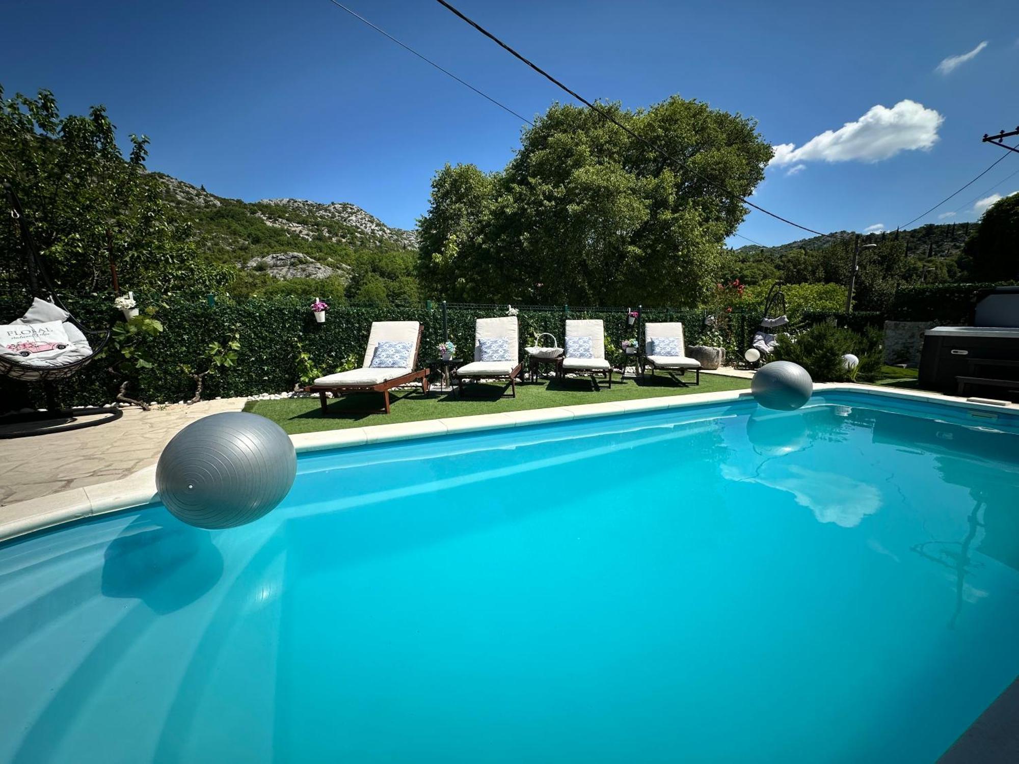 Villa Ivona With Swimming Pool And Jacuzzi Oslje Екстер'єр фото