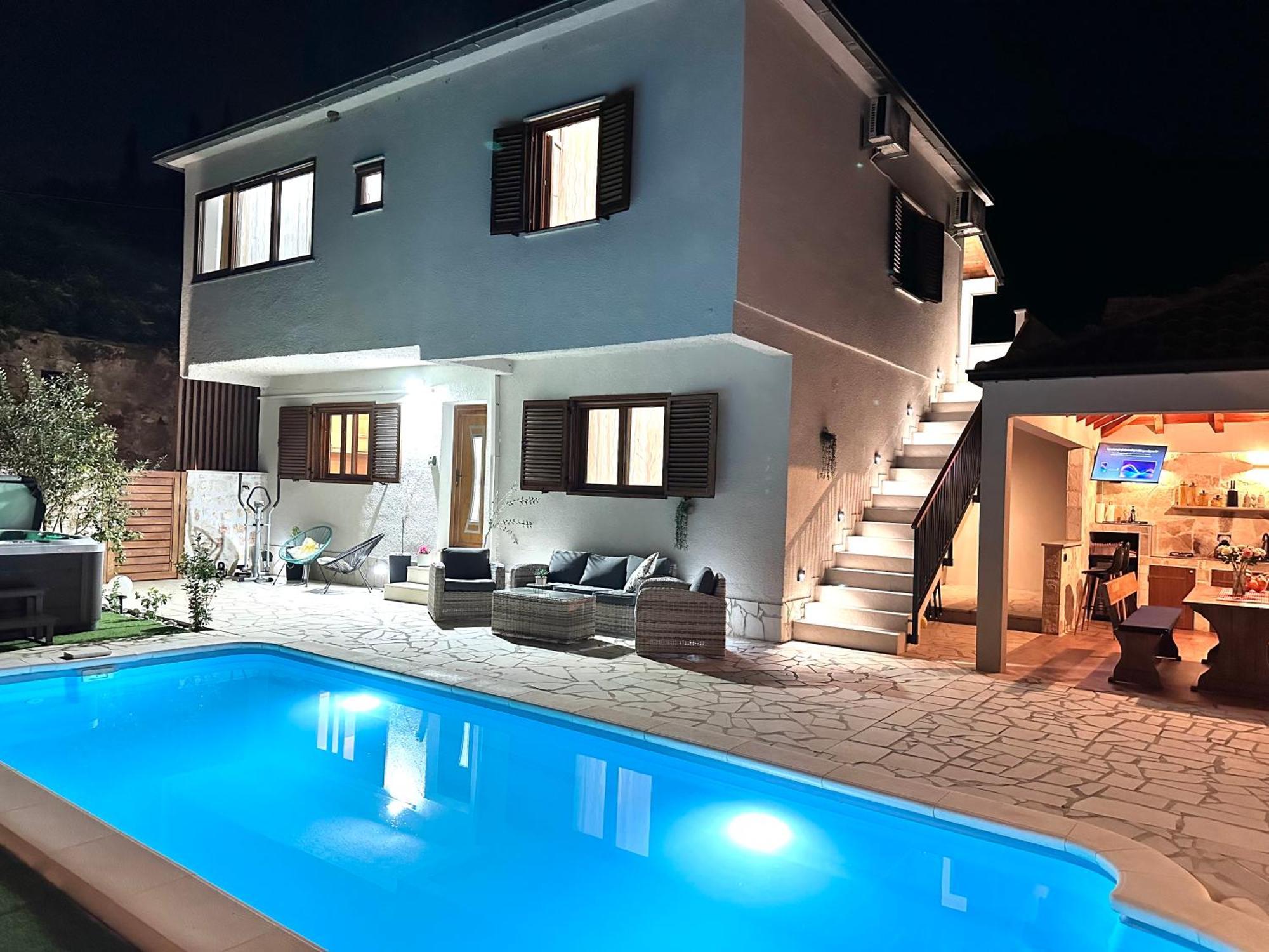 Villa Ivona With Swimming Pool And Jacuzzi Oslje Екстер'єр фото