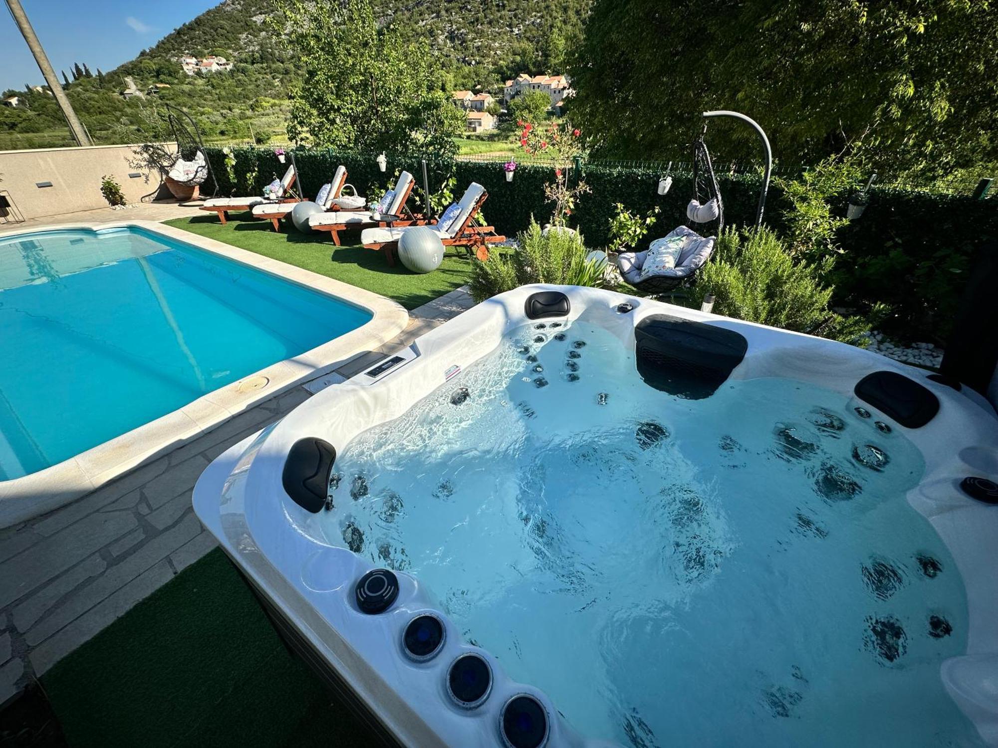 Villa Ivona With Swimming Pool And Jacuzzi Oslje Екстер'єр фото