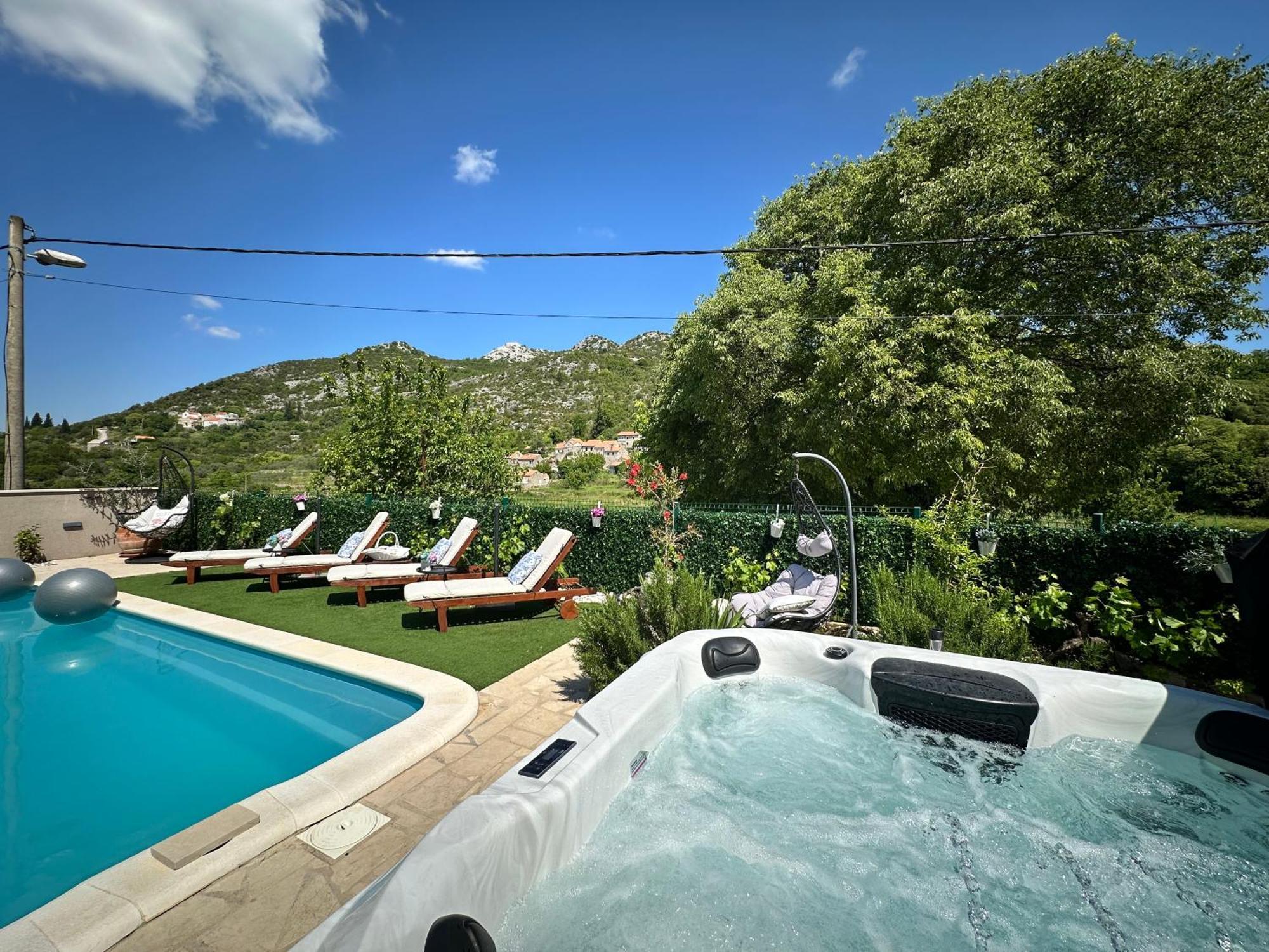 Villa Ivona With Swimming Pool And Jacuzzi Oslje Екстер'єр фото